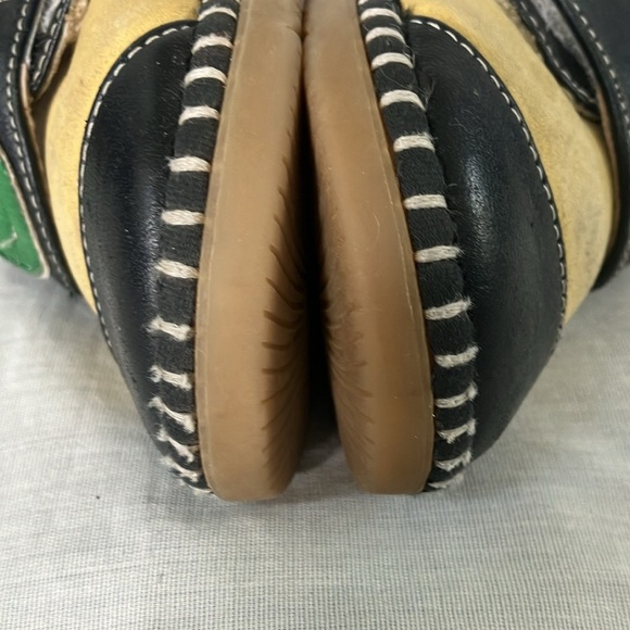 Baby size 14 leather cozy fuzzy lined Velcro tie shoes with rubber sole - Picture 12 of 15